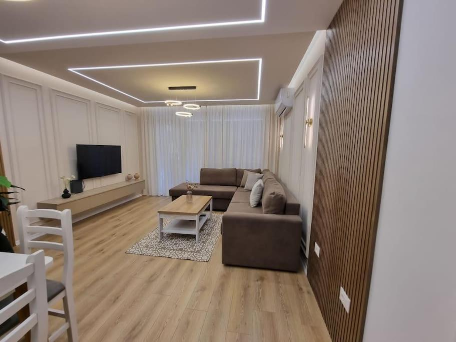 Continental * Tirana